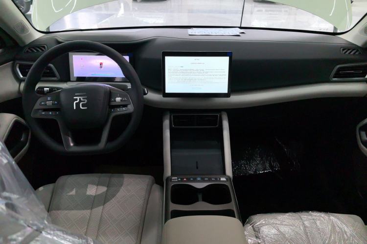 Used BYD Yuan UP 2025 Model 301KM Leading Version Center Console