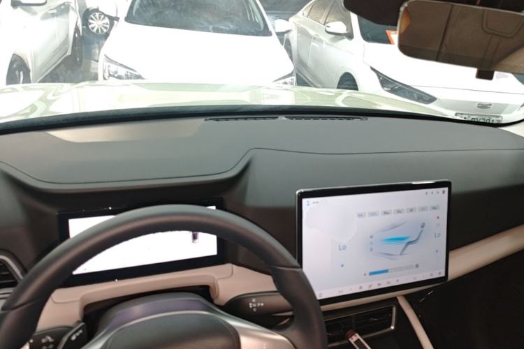 Used BYD Yuan UP 2025 Intelligent Driving Version 401 KM Dynamic Edition Center Console