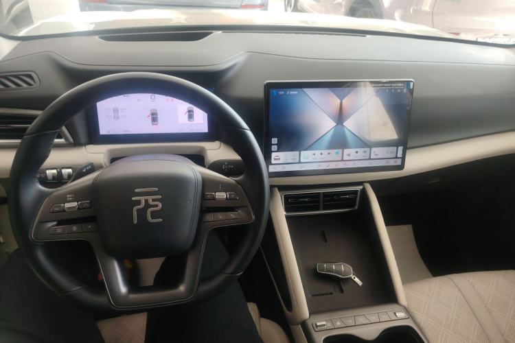 Used BYD Yuan UP 2025 Intelligent Driving Version 401 km Beyond-Range Edition Center Console
