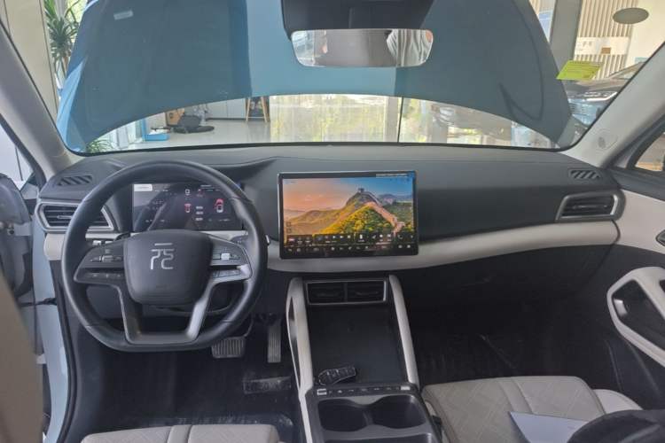 Used BYD Yuan UP 2025 Intelligent Driving Version 401 km Leading Edition Center Console