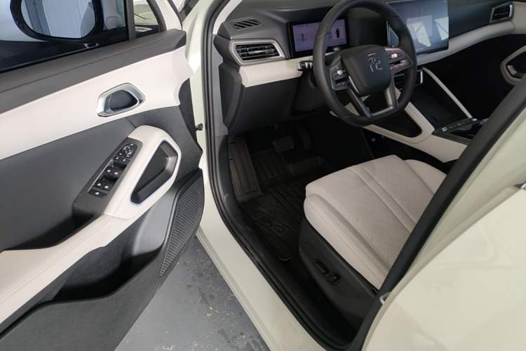 Used BYD Yuan UP 2025 Intelligent Driving Version 401 km Beyond-Range Edition Driver Seat