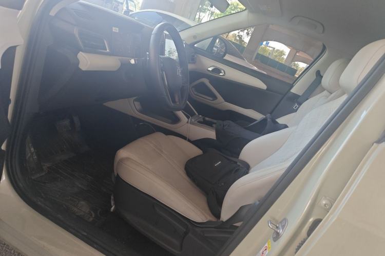 Used BYD Yuan UP 2025 Intelligent Driving Version 401 KM Dynamic Edition Driver Seat