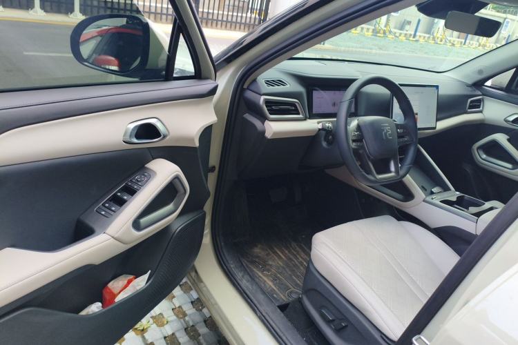 Used BYD Yuan UP 2025 Intelligent Driving Version 401 km Leading Edition Driver Seat