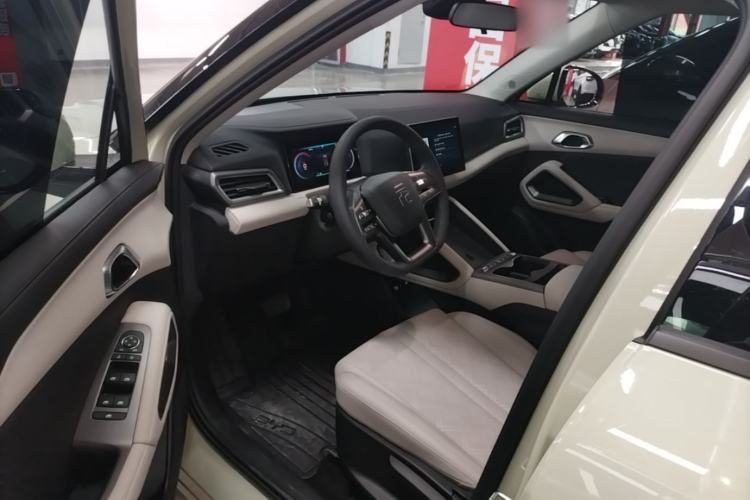 Used BYD Yuan UP 2025 Model 301KM Leading Version Driver Seat