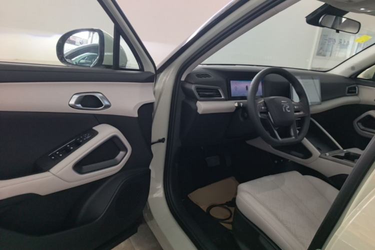 Used BYD Yuan UP 2025 Model 301KM Leading Version Driver Seat
