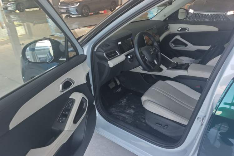 Used BYD Yuan UP 2025 Intelligent Driving Version 401 km Leading Edition Driver Seat