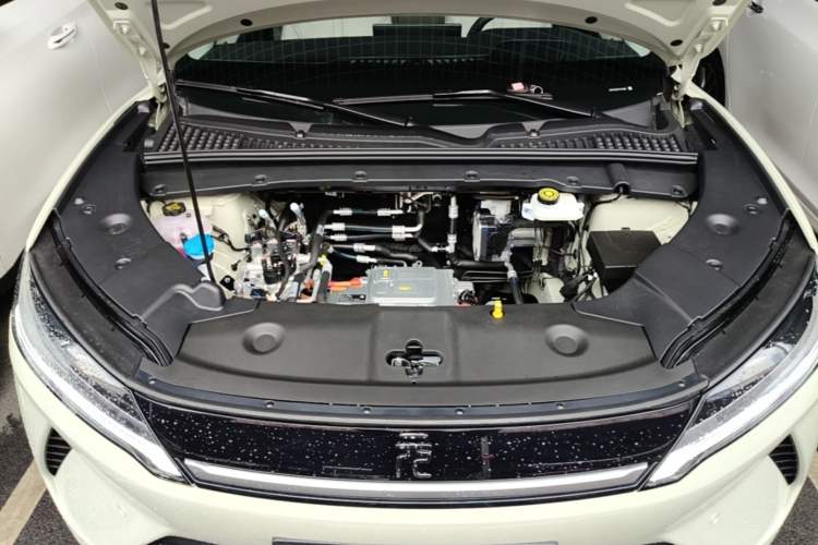 Used BYD Yuan UP 2025 Intelligent Driving Version 401 KM Dynamic Edition Engine Bay