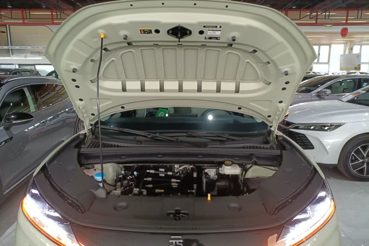 Used BYD Yuan UP 2025 Intelligent Driving Version 401 km Beyond-Range Edition Engine Bay