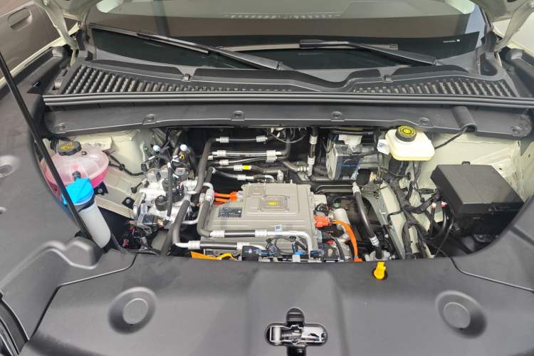 Used BYD Yuan UP 2025 Model 301KM Leading Version Engine Bay