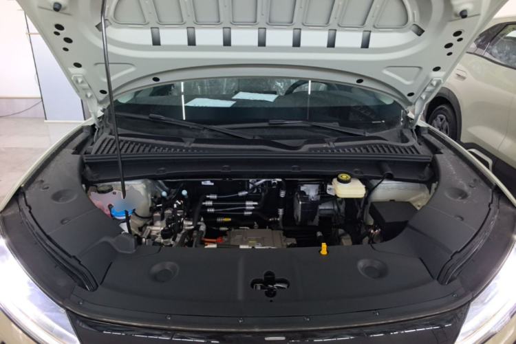 Used BYD Yuan UP 2025 Model 301KM Leading Version Engine Bay