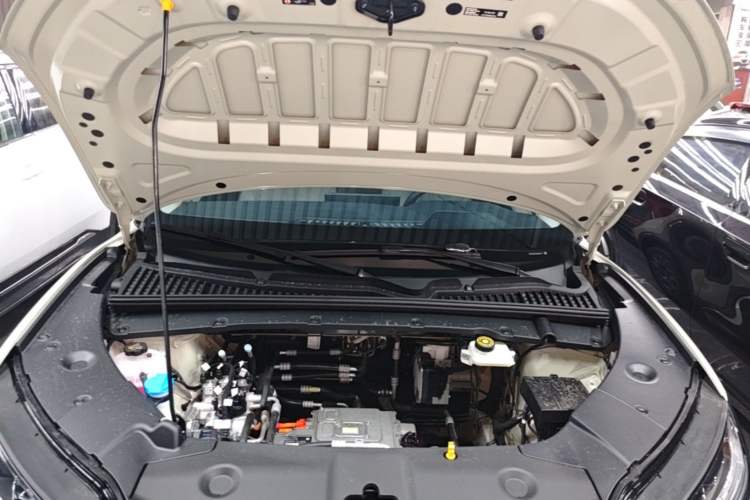 Used BYD Yuan UP 2025 Intelligent Driving Version 401 KM Dynamic Edition Engine Bay
