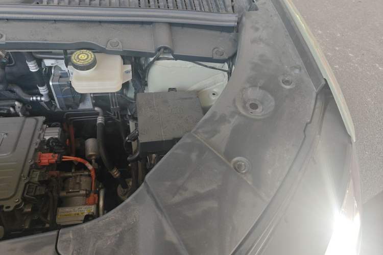 Used BYD Yuan UP 2025 Intelligent Driving Version 401 KM Dynamic Edition Engine Bay Left