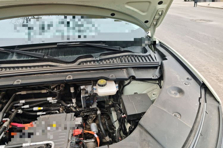 Used BYD Yuan UP 2025 Intelligent Driving Version 401 KM Dynamic Edition Engine Bay Left