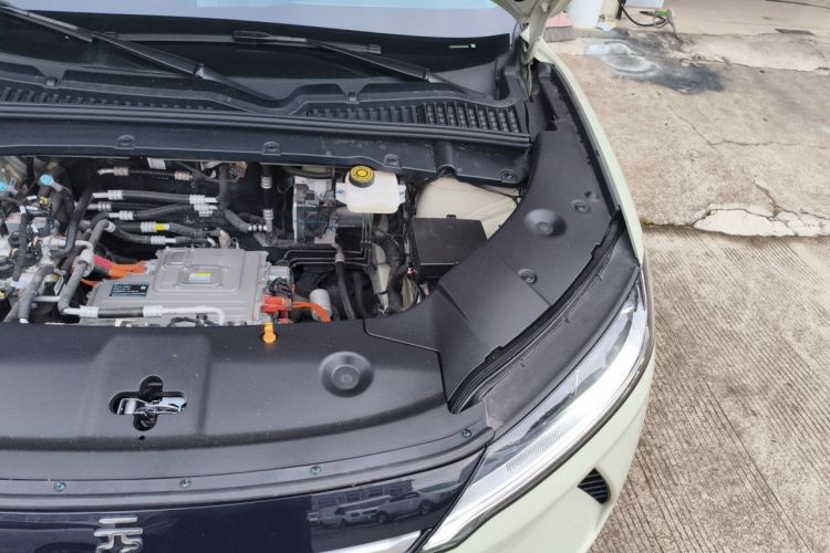 Used BYD Yuan UP 2025 Intelligent Driving Version 401 KM Dynamic Edition Engine Bay Left