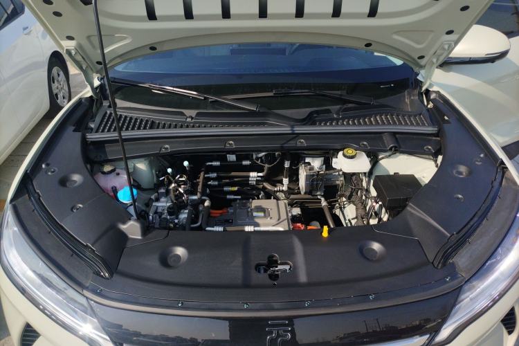 Used BYD Yuan UP 2025 Intelligent Driving Version 401 KM Dynamic Edition Engine Bay