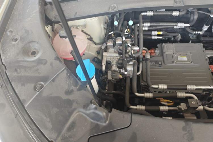 Used BYD Yuan UP 2025 Intelligent Driving Version 401 KM Dynamic Edition Engine Bay Right