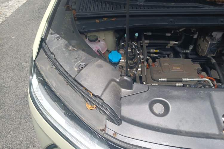 Used BYD Yuan UP 2025 Intelligent Driving Version 401 KM Dynamic Edition Engine Bay Right