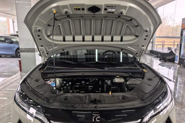 Used BYD Yuan UP 2025 Intelligent Driving Version 401 km Beyond-Range Edition Engine Bay