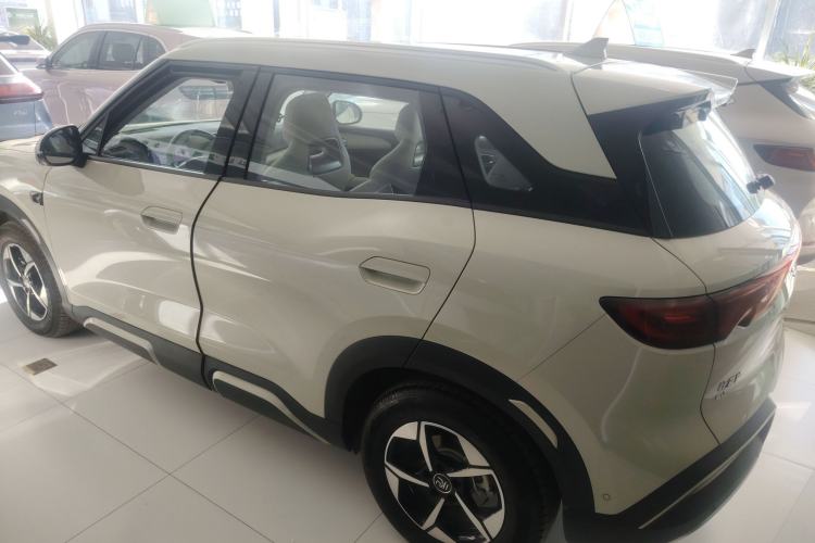 Used BYD Yuan UP 2025 Intelligent Driving Version 401 km Beyond-Range Edition Exterior 2