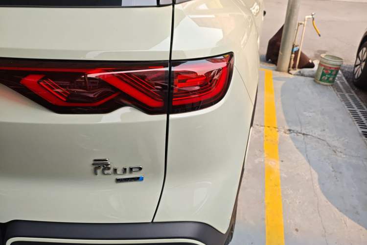 Used BYD Yuan UP 2025 Intelligent Driving Version 401 KM Dynamic Edition Exterior 3