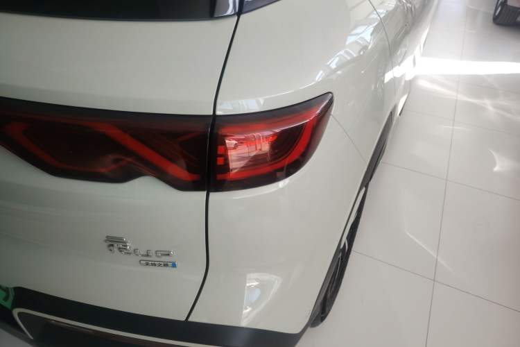 Used BYD Yuan UP 2025 Intelligent Driving Version 401 km Beyond-Range Edition Exterior 3