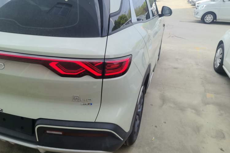 Used BYD Yuan UP 2025 Intelligent Driving Version 401 KM Dynamic Edition Exterior 3