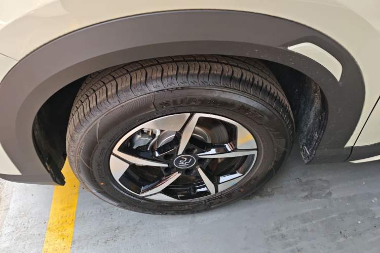 Used BYD Yuan UP 2025 Intelligent Driving Version 401 KM Dynamic Edition Exterior 4