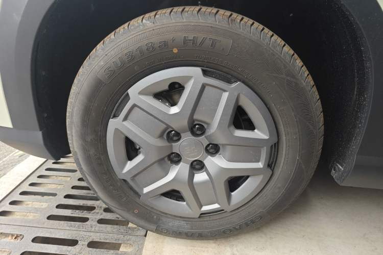 Used BYD Yuan UP 2025 Model 301KM Leading Version Exterior 4