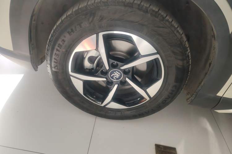Used BYD Yuan UP 2025 Intelligent Driving Version 401 km Beyond-Range Edition Exterior 4