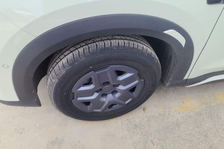 Used BYD Yuan UP 2025 Intelligent Driving Version 401 KM Dynamic Edition Exterior 4