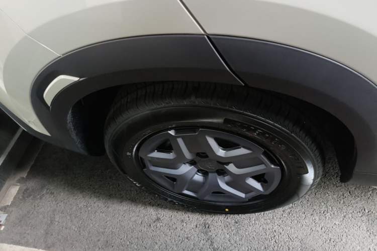 Used BYD Yuan UP 2025 Intelligent Driving Version 401 KM Dynamic Edition Exterior 5