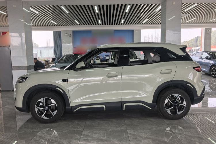 Used BYD Yuan UP 2025 Intelligent Driving Version 401 km Beyond-Range Edition Exterior 5