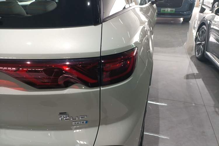 Used BYD Yuan UP 2025 Intelligent Driving Version 401 km Beyond-Range Edition Exterior 6