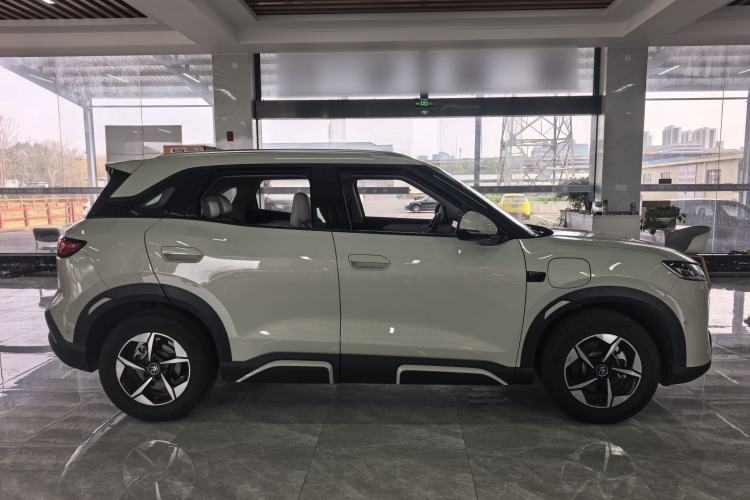 Used BYD Yuan UP 2025 Intelligent Driving Version 401 km Beyond-Range Edition Exterior 6