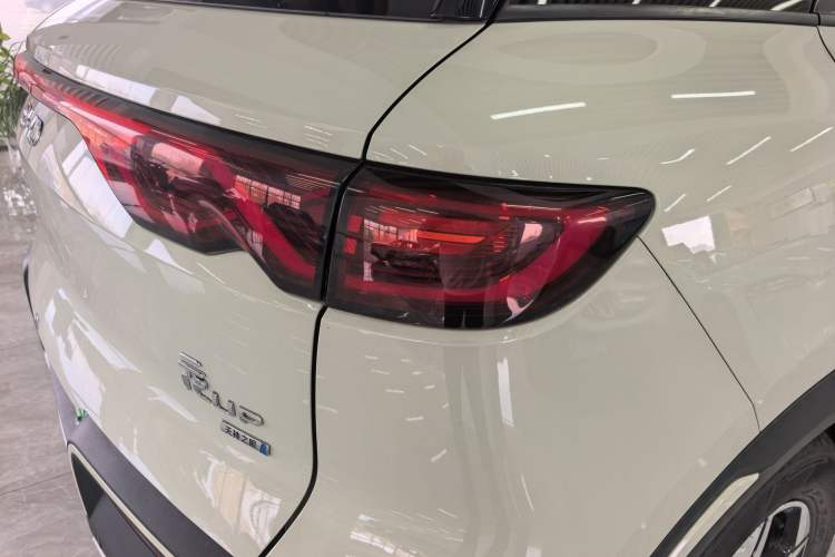 Used BYD Yuan UP 2025 Intelligent Driving Version 401 km Beyond-Range Edition Exterior 7