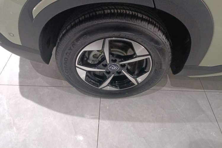 Used BYD Yuan UP 2025 Intelligent Driving Version 401 km Beyond-Range Edition Exterior 8