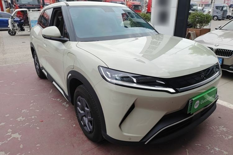 Used BYD Yuan UP 2025 Model 301KM Leading Version Front Right 45 Deg