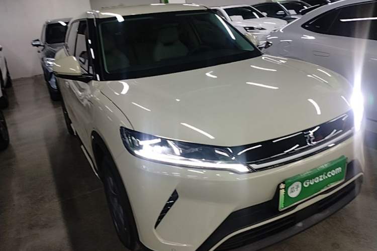 Used BYD Yuan UP 2025 Model 301KM Leading Version Front Right 45 Deg