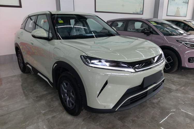 Used BYD Yuan UP 2025 Model 301KM Leading Version Front Right 45 Deg