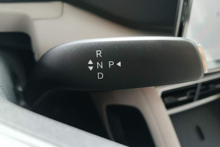 Used BYD Yuan UP 2025 Intelligent Driving Version 401 KM Dynamic Edition Gear Lever