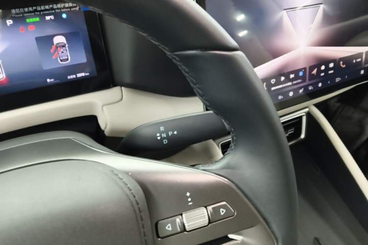Used BYD Yuan UP 2025 Intelligent Driving Version 401 km Leading Edition Gear Lever