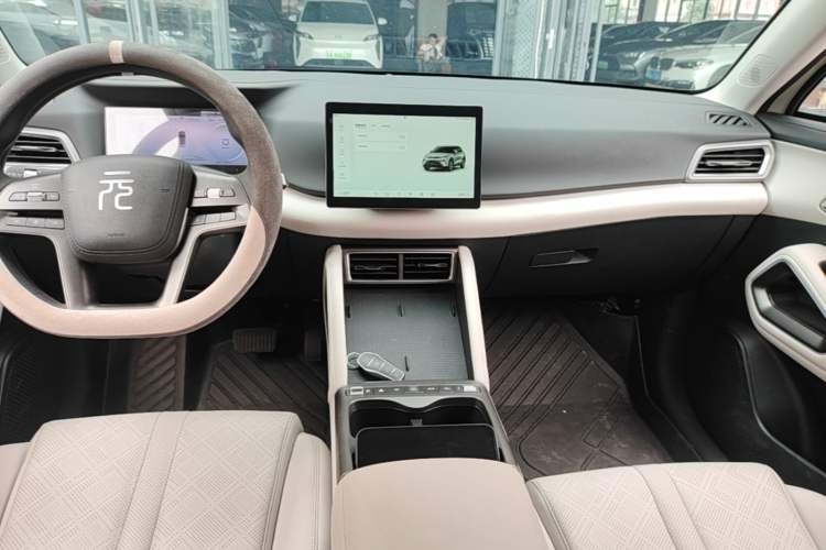 Used BYD Yuan UP 2025 Model 301KM Leading Version Gear Lever