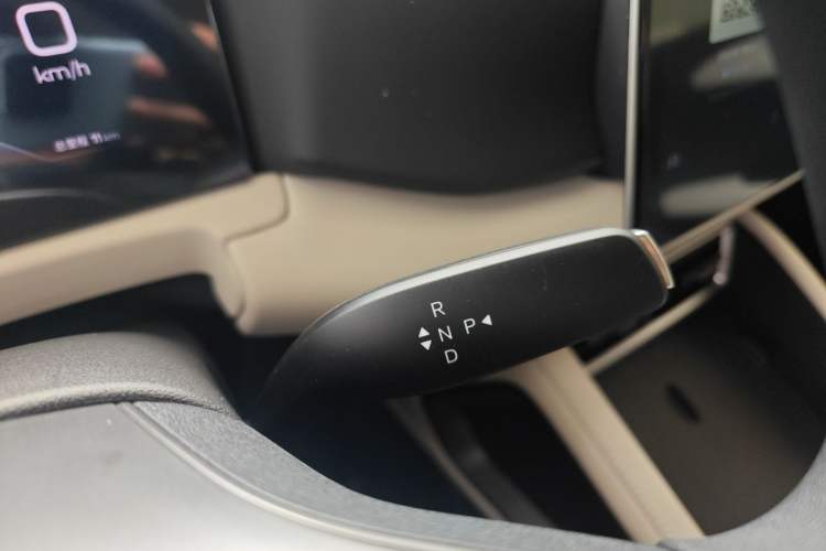 Used BYD Yuan UP 2025 Model 301KM Leading Version Gear Lever