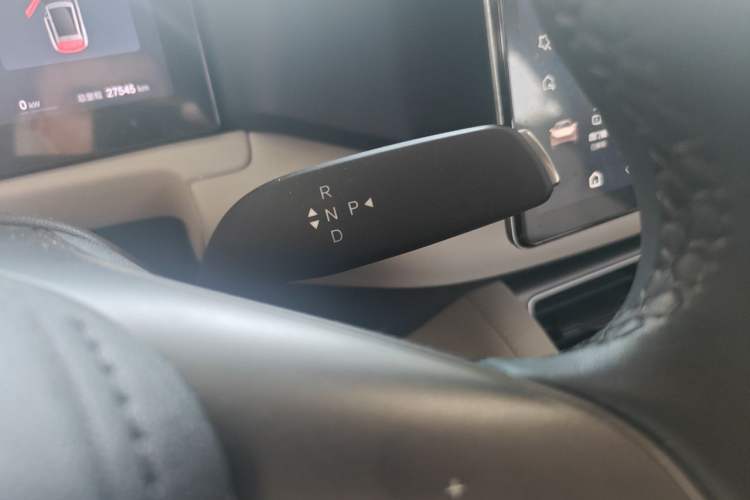 Used BYD Yuan UP 2025 Intelligent Driving Version 401 KM Dynamic Edition Gear Lever