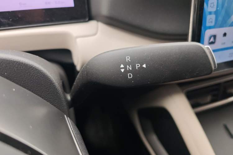Used BYD Yuan UP 2025 Intelligent Driving Version 401 KM Dynamic Edition Gear Lever