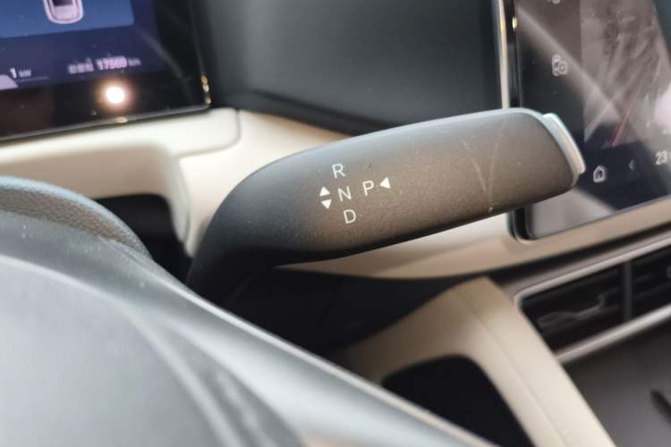 Used BYD Yuan UP 2025 Intelligent Driving Version 401 KM Dynamic Edition Gear Lever