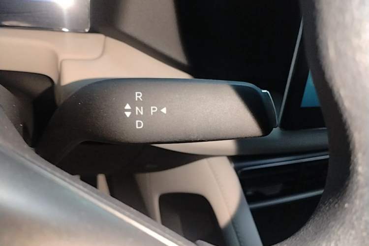Used BYD Yuan UP 2025 Model 301KM Leading Version Gear Lever