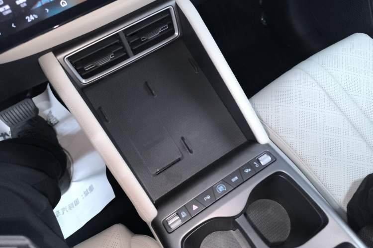 Used BYD Yuan UP 2025 Intelligent Driving Version 401 km Leading Edition Gear Lever