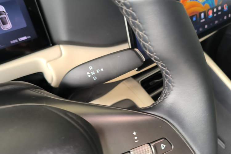 Used BYD Yuan UP 2025 Intelligent Driving Version 401 KM Dynamic Edition Gear Lever