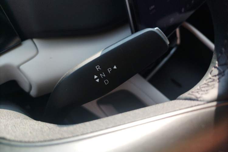 Used BYD Yuan UP 2025 Intelligent Driving Version 401 KM Dynamic Edition Gear Lever